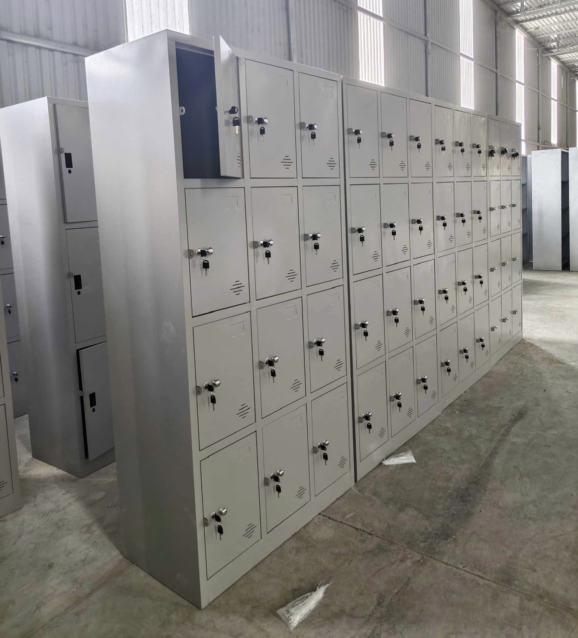 Tủ sắt LK35C5K (1830x1500x450)mm ngăn trong